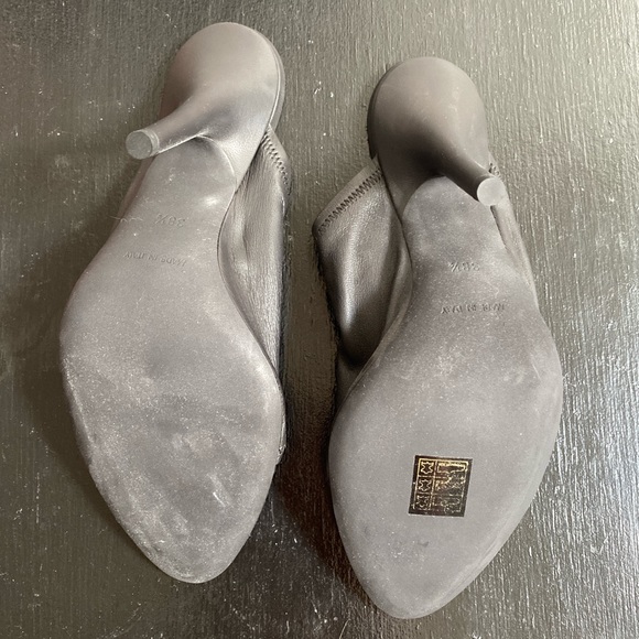 NEVER WORN YEEZY MULES SIZE 8 - Picture 5 of 5